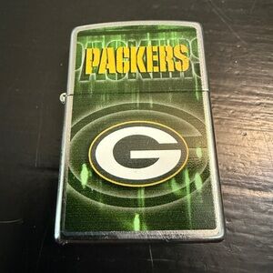 Packers Zippo Lighter - new in box Green Bay NFL